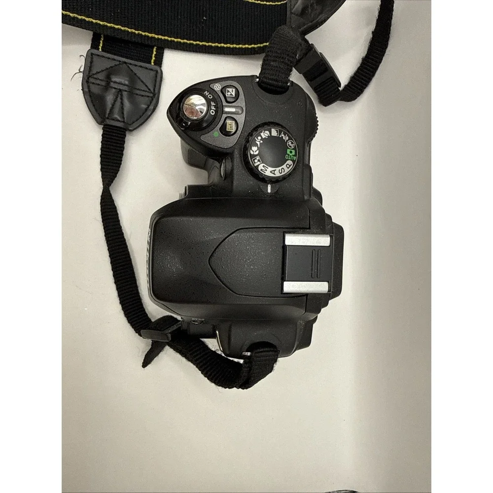 Nikon D D40 6.1 MP Digital SLR Camera ( body only ) UNTESTED